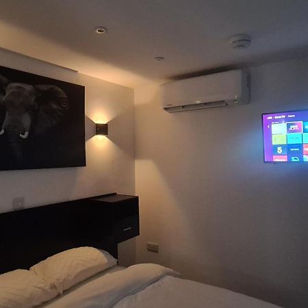 Home Away From Home! Pont Yates Exteriör bild
